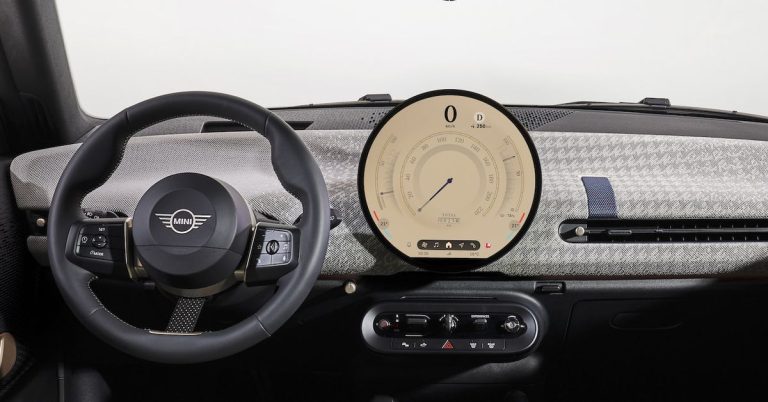 La nouvelle Cooper EV de Mini centre un OLED circulaire géant sur le tableau de bord