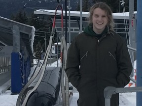 Isaak Ulmer de Calgary tente de se qualifier pour les Jeux olympiques de la jeunesse de 2024.