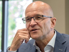 José Boisjoli, directeur général de Bombardier Produits Récréatifs Inc., à son bureau du siège social de l'entreprise à Valcourt, au Québec, en 2017.