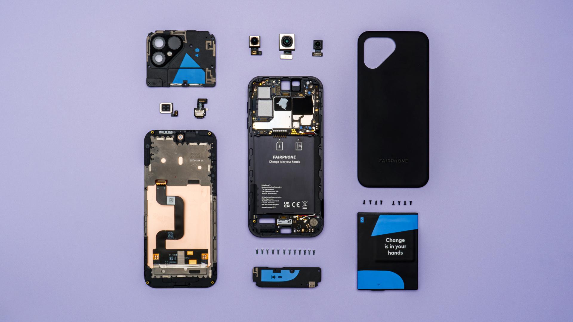 fairphone 5démonté avec toutes ses pièces