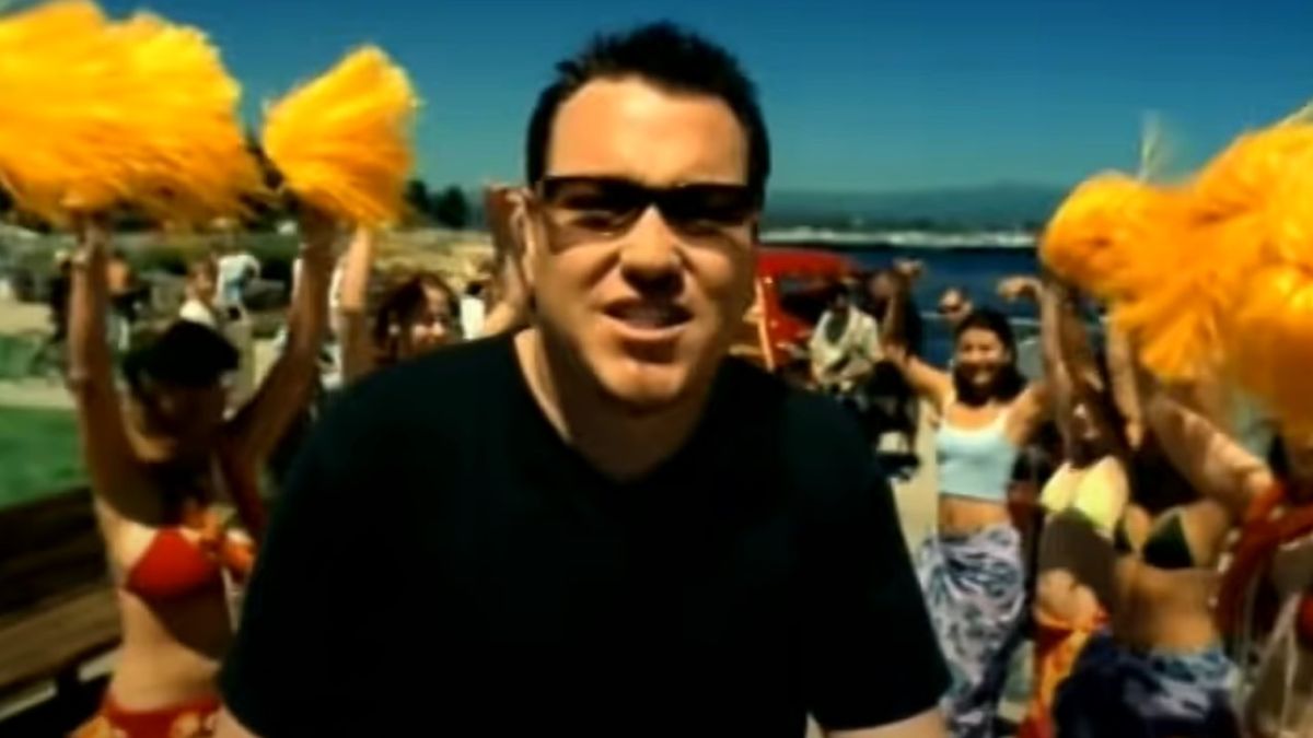 Screenshot of Steve Harwell in Smash Mouth music video for Then the Morning Comes