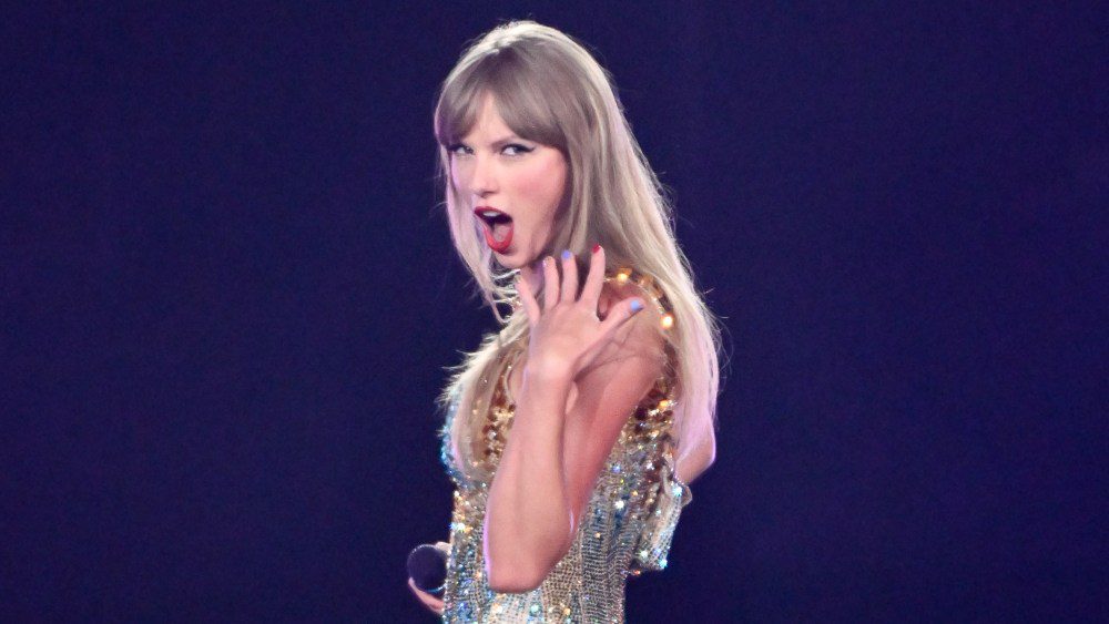 Taylor Swift performs onstage at the "Taylor Swift 