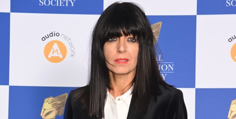 Le fils de Claudia Winkleman supplie sa mère d'arrêter son rôle "embarrassant" strictement
