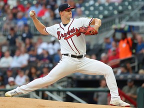 Michael Soroka des Braves d'Atlanta lance lors de la première manche contre les Cardinals de St. Louis.