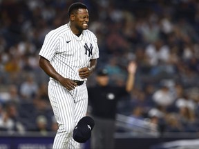 Le lanceur Luis Severino des Yankees de New York grimace de douleur après avoir cédé un simple à Brice Turang des Brewers de Milwaukee lors de la cinquième manche au Yankee Stadium le 8 septembre 2023 à New York.