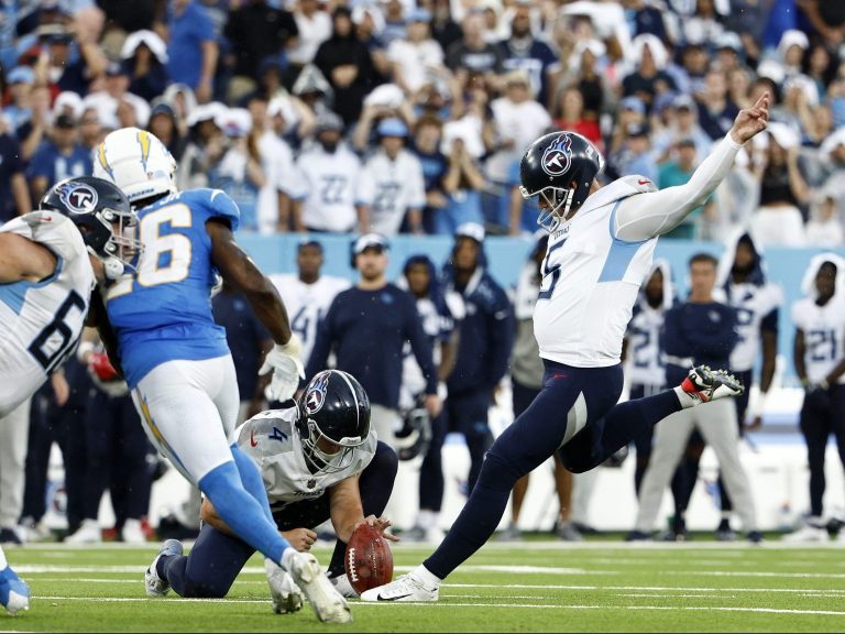 Le panier de Folk en prolongation sous la pluie aide les Titans à mettre fin à un dérapage de 8 matchs avec une victoire de 27-24 contre les Chargers