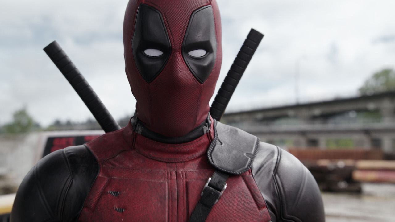 Ryan Reynolds en costume de Deadpool