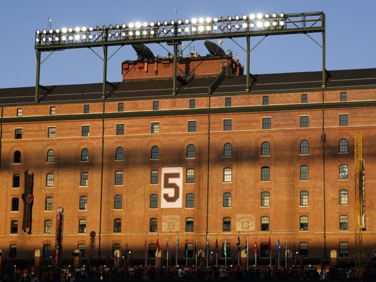 Les Orioles annoncent un nouvel accord de 30 ans pour rester à Camden Yards