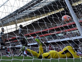 Le gardien de Manchester United, Andre Onana, n'a pas pu empêcher un tir de Declan Rice d'Arsenal.