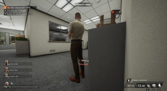 Image of a stealth skill character stealing the red card from a guard in Payday 3.