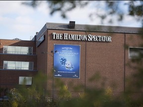 Metroland Media Group dit qu'il prévoit mettre fin aux éditions imprimées de ses journaux communautaires, mais qu'il continuera d'imprimer ses quotidiens régionaux, dont le Hamilton Spectator.