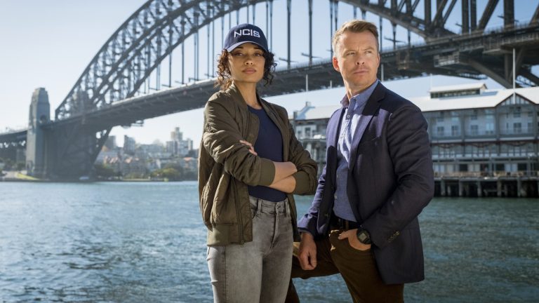 Nous en sommes donc arrivés à ceci : CBS diffusera le spin-off australien de NCIS au lieu d'émissions nouvelles ou anciennes
