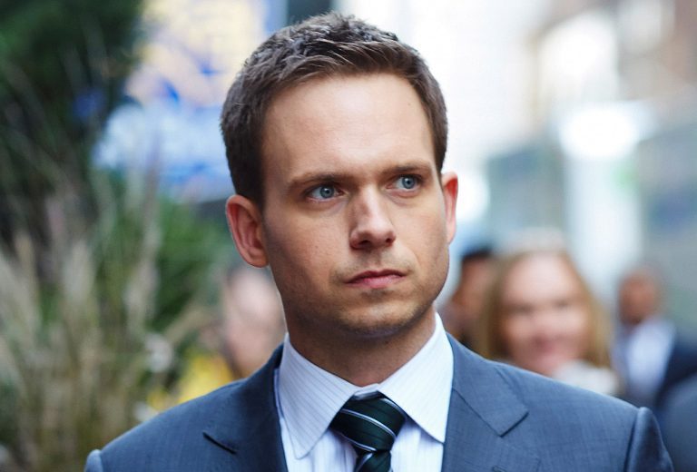 Patrick J. Adams publie des excuses pour les photos de « Suits » pendant la grève – TVLine