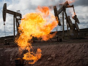 La flambée des prix du pétrole menace une poussée inflationniste qui, selon certains, pourrait faire dérailler les efforts des banques centrales, comme la Banque du Canada, pour mettre un terme à leur cycle de hausse des taux d'intérêt.