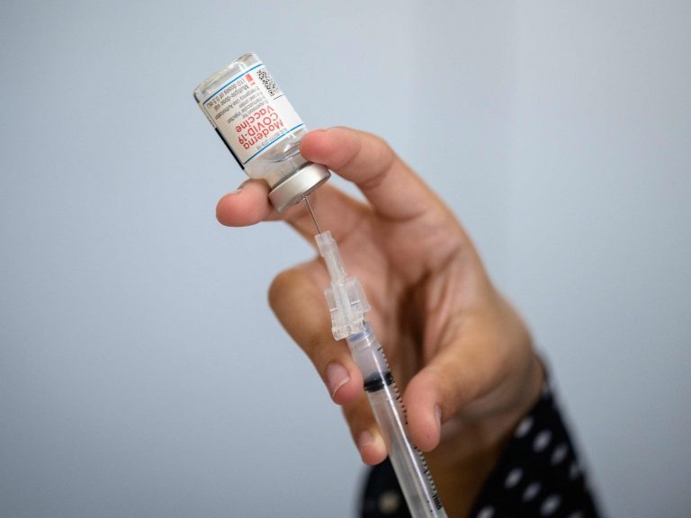 Santé Canada approuve le vaccin Moderna mis à jour contre la COVID-19