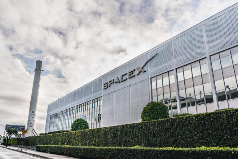 SpaceX décroche un contrat avec l’US Space Force pour les communications par satellite Starshield