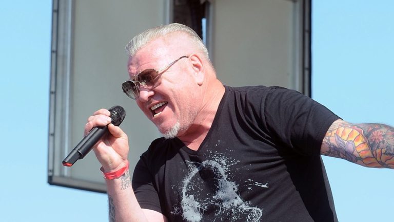 Steve Harwell, ancien chanteur de Smash Mouth, dans Hospice Care
