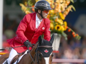 Le Canadien Eric Lamaze chevauche Coco Bongo et saute sans faute lors de la première ronde de la Coupe des Nations BMO sur le ring international.