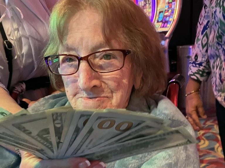 Un centenaire remporte le jackpot en célébrant son anniversaire au casino de Milwaukee