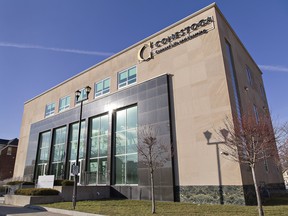 Le bâtiment principal du campus du Conestoga College à Brantford, en Ontario, en 2020