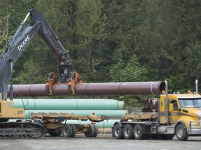 Des tuyaux sont visibles dans une installation de Trans Mountain près de Hope, en Colombie-Britannique, le jeudi 22 août 2019. La société d'État à l'origine de l'agrandissement du pipeline Trans Mountain affirme qu'elle pourrait ne pas terminer le projet avant décembre 2024 si un organisme de réglementation n'approuve pas sa demande de une déviation d’itinéraire.