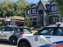 La police de Toronto sur les lieux d'une fusillade mortelle au 3, promenade Bonnyview, à Etobicoke, le mardi 6 septembre 2023.