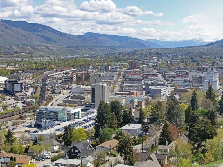 Un manifestant « anti-fierté » arrêté lors d’une heure du conte à Kamloops, en Colombie-Britannique, selon la GRC