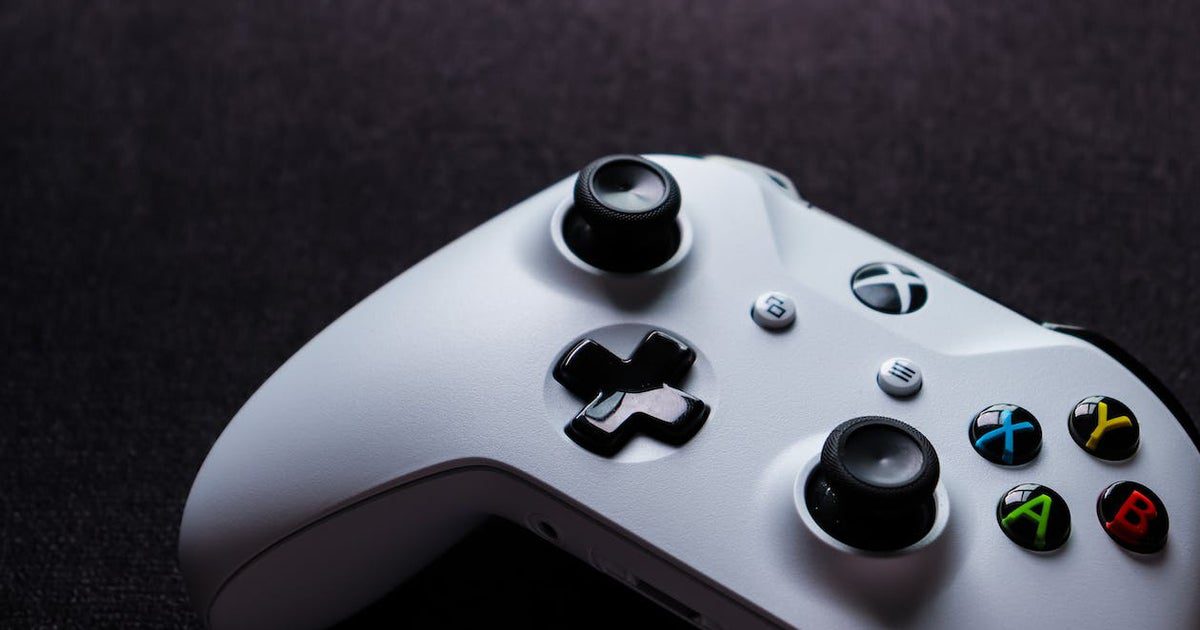 Une nouvelle manette Xbox avec batterie remplaçable repérée dans une énorme fuite de Microsoft
