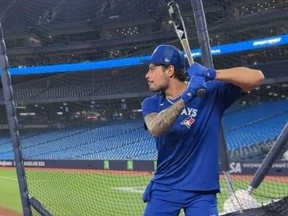 La superstar des Maple Leafs, Auston Matthews, se prépare à en faire partie lors de l'entraînement au bâton des Blue Jays mercredi après-midi.