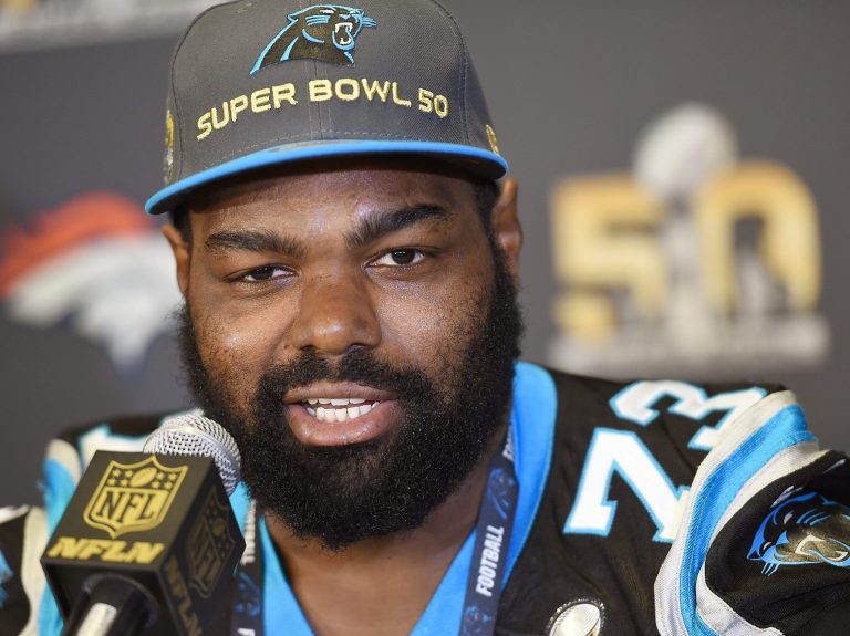 La juge dit qu’elle met fin à la tutelle entre l’ancien joueur de la NFL Michael Oher et le couple de Memphis