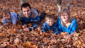 David Beaudoin se détend en famille.