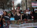 Les manifestants participent à une 