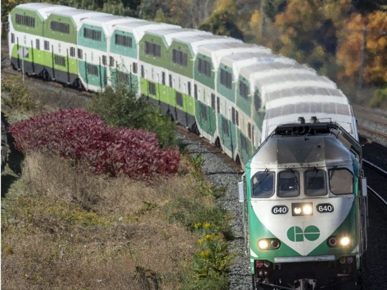 Les trains GO et UP Express à Toronto reprennent le service après des problèmes de signalisation