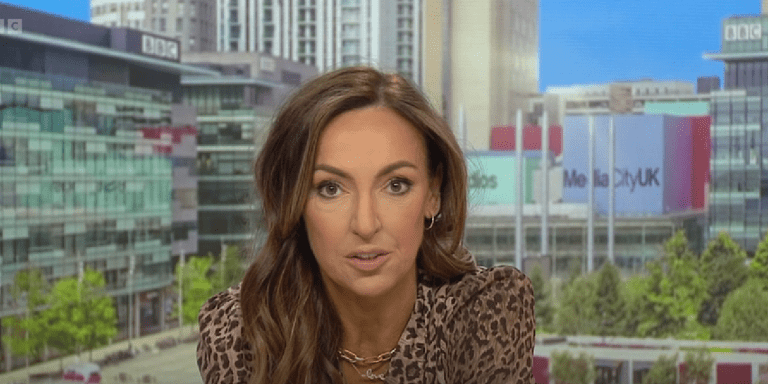 Sally Nugent de BBC Breakfast arrête un manifestant en direct
