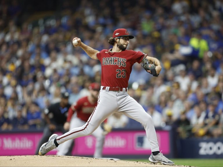 Les Diamondbacks effacent à nouveau le déficit précoce et battent les Brewers pour balayer la NL Wild Card Series