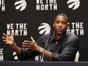 Le président des Raptors de Toronto, Masai Ujiri, s'exprime lundi lors de la journée des médias.