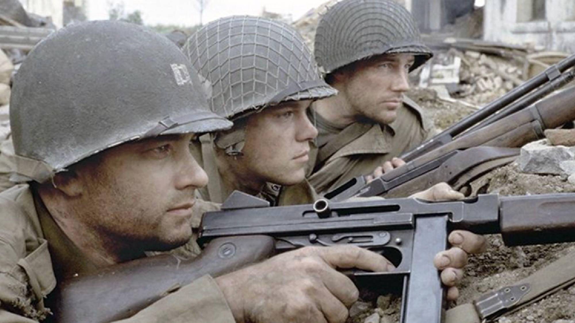 Tom Hanks dans le rôle de John H. Miller, Matt Damon dans le rôle de James Francis Ryan et Edward Burns dans le rôle de Richard Reiben dans Il faut sauver le soldat Ryan