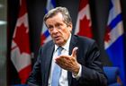 Le maire de Toronto, John Tory, prend la parole lors d'une entrevue de fin d'année dans le salon du protocole de son bureau de l'hôtel de ville de Toronto, en Ontario.  le mercredi 21 décembre 2022. 