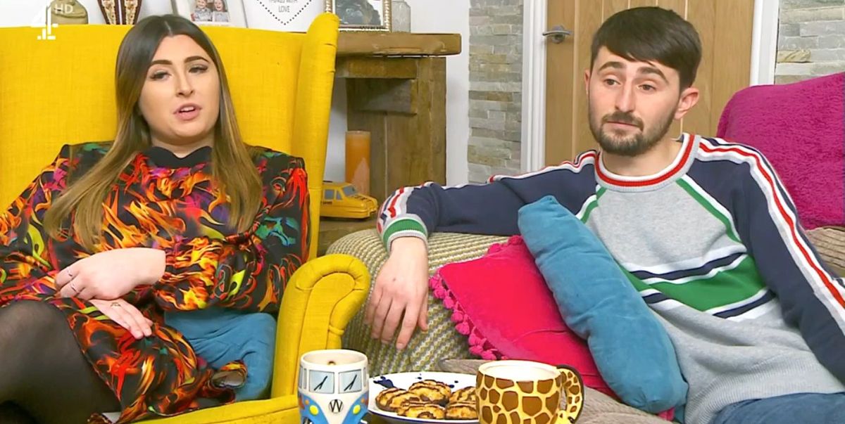 Pete Sandiford de Gogglebox a un accident hilarant avec son canapé
