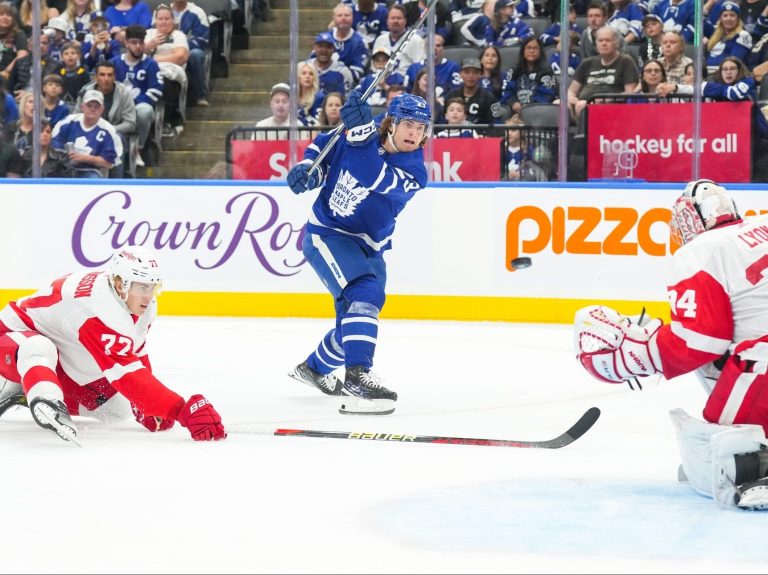 Les Maple Leafs de haut en bas l’emportent en prolongation contre les Red Wings