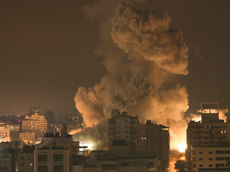 Israël déclare la guerre, s’en prend aux combattants du Hamas et bombarde Gaza