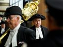 Le Président de la Chambre des communes Anthony Rota entre dans la Chambre des communes lors du défilé du Président, sur la Colline du Parlement à Ottawa, le lundi 25 septembre 2023.