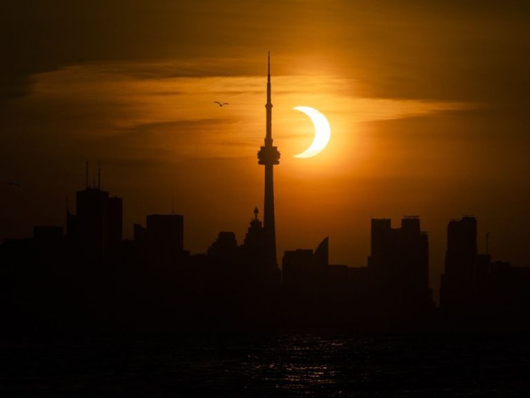 L’éclipse solaire de la « Ceinture de feu » traversera les Amériques samedi avec des millions de personnes sur son chemin