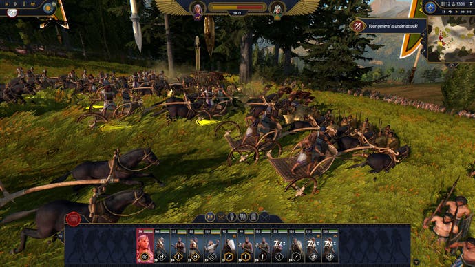 Une unité de chars charge vers l'ennemi dans Total War : Pharaoh.