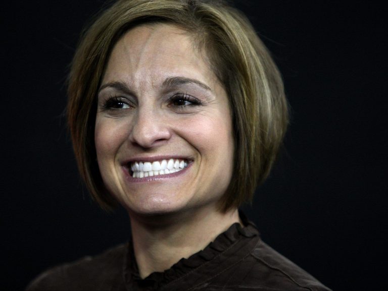 La championne olympique de gymnastique Mary Lou Retton « se bat pour sa vie » en soins intensifs pour une pneumonie