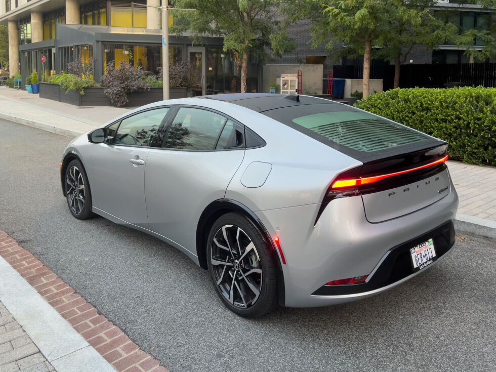 Aero, pas cash, régit tout autour de la Prius Prime.