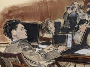 Dans ce croquis de salle d'audience, le fondateur de FTX, Sam Bankman-Fried, au premier plan, est assis à la table de la défense pendant que le juge Lewis Kaplan et les avocats discutent de la sélection finale du jury lors de son procès, le mercredi 4 octobre 2023, à New York.