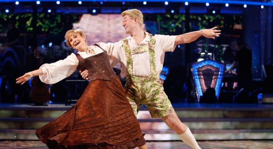 Kai Widdrington de Strictly rend un hommage à Angela Rippon pour son anniversaire