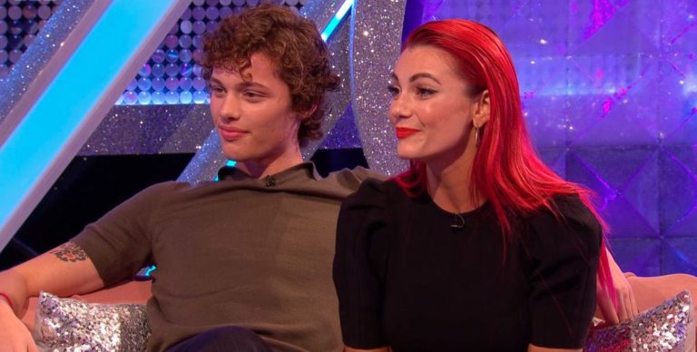 Bobby Brazier de Strictly révèle qu'il "tombe amoureux" de Dianne Buswell
