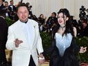 Le fondateur de SpaxeX, Elon Musk, avec le musicien-chanteur canadien Grimes en 2018.